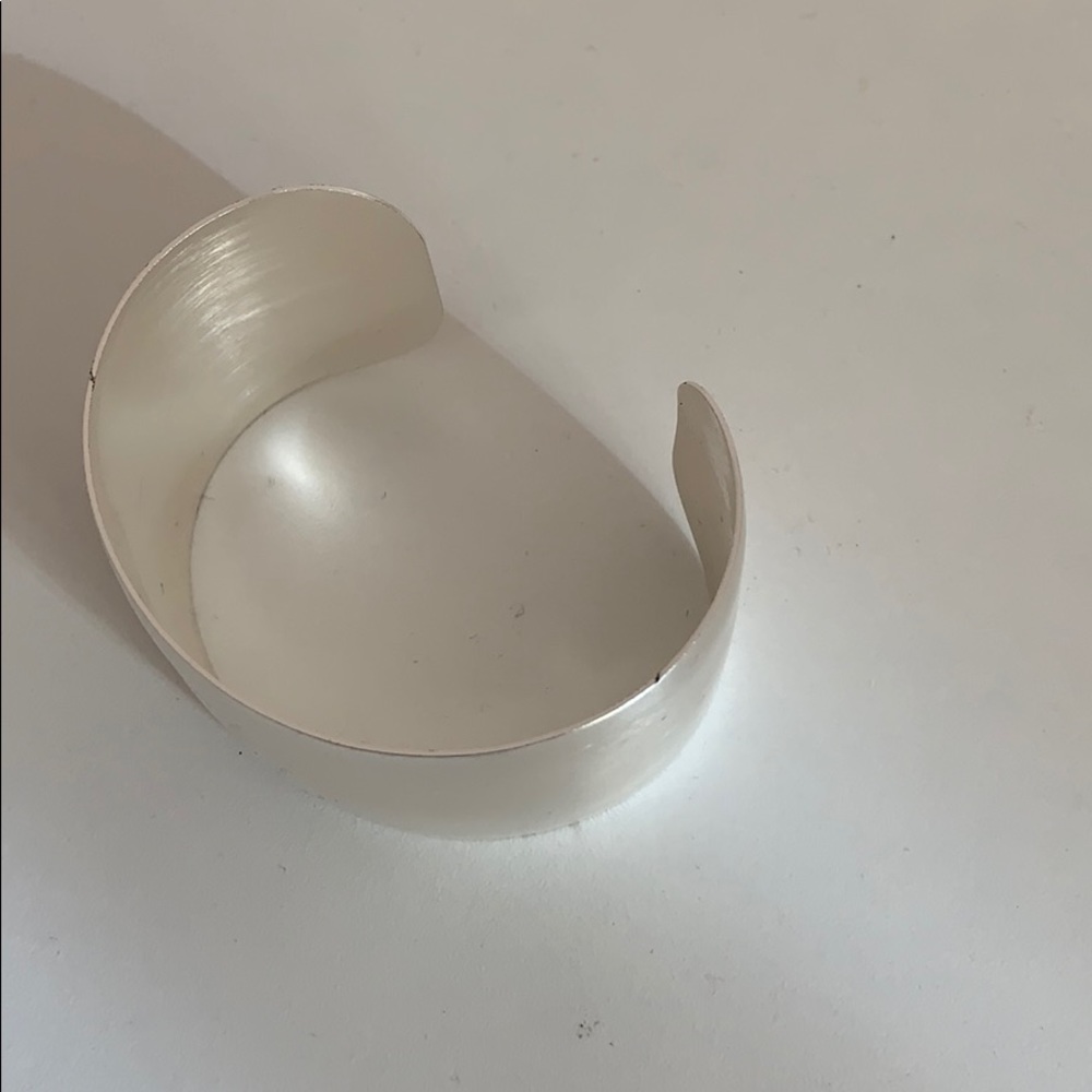 Gorgeous Robyn Rhodes silver cuff bracelet. - Picture 2 of 3